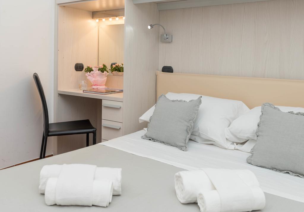 Andenis Luxury House Hotell Rom Exteriör bild